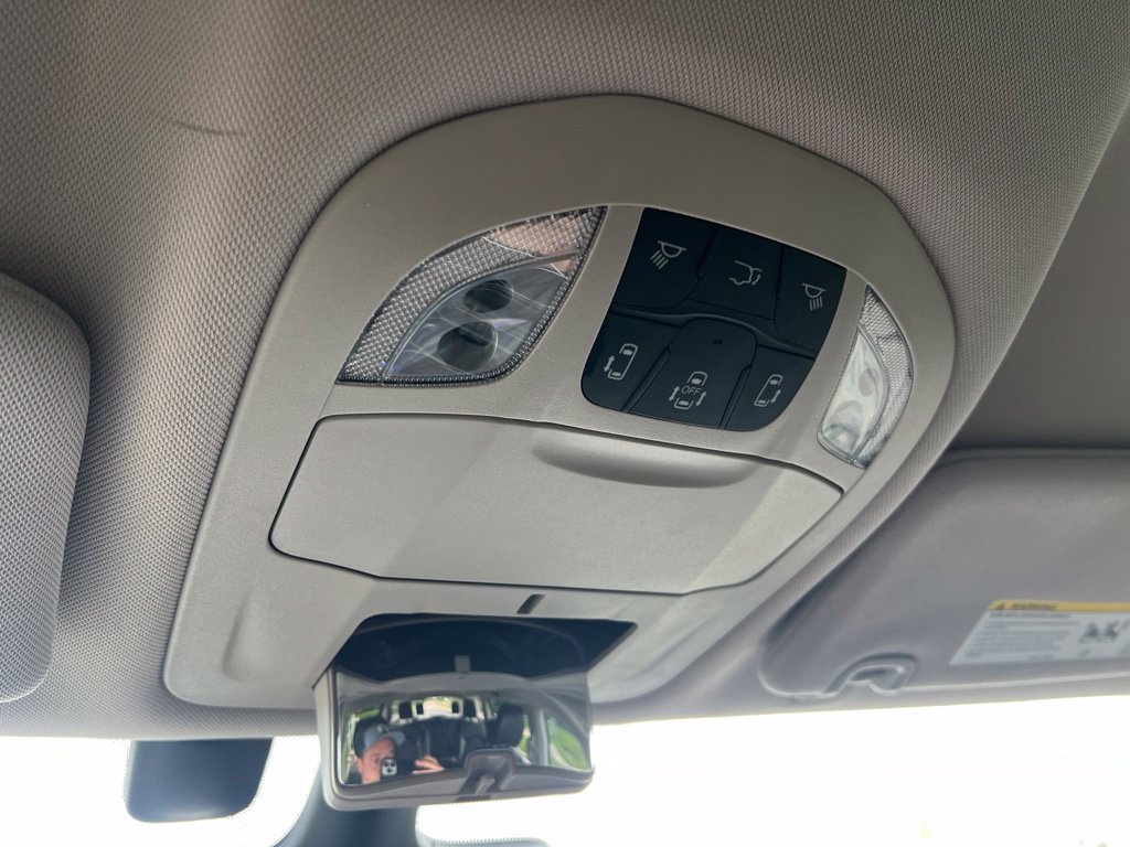 Used 2022 Chrysler Pacifica Touring-L w/ Uconnect Theater Family Group FWD image 52