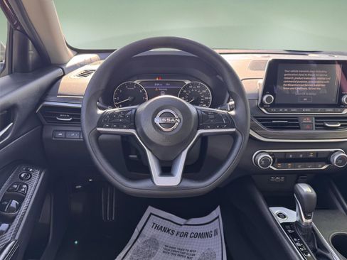 Used 2025 Nissan Altima 2.5 SV AWD/4WD image 10