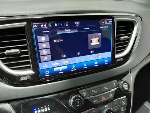 Used 2025 Chrysler Pacifica Select FWD image 32