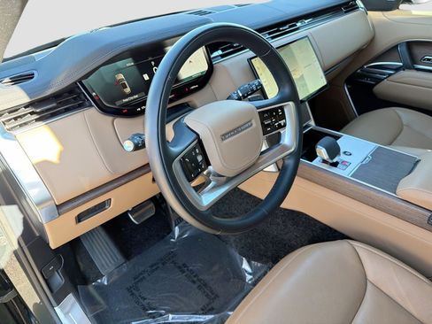 Used 2025 Land Rover Range Rover SE AWD/4WD image 24