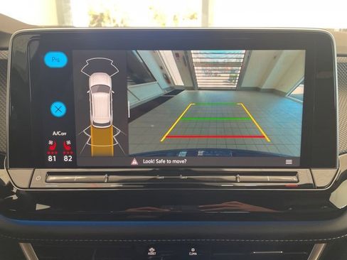 Used 2025 Volkswagen Atlas Cross Sport SEL R-Line image 21