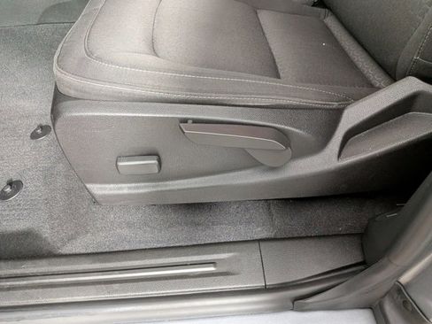 Used 2020 GMC Canyon SLE w/ Driver Alert Package image 13