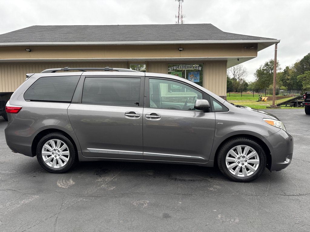 Used 2017 Toyota Sienna XLE Premium AWD/4WD image 6