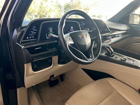 Used 2024 Cadillac Escalade Premium Luxury image 15