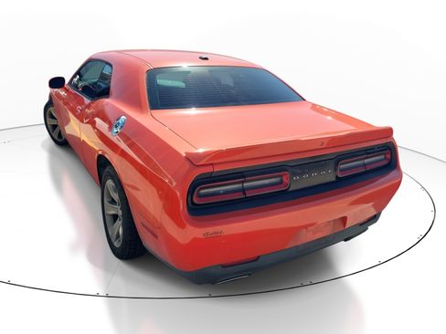 Used 2018 Dodge Challenger SXT image 6