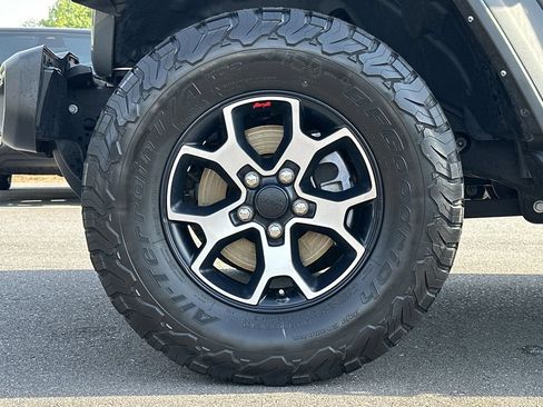 Used 2022 Jeep Wrangler Unlimited Rubicon w/ Cold Weather Group AWD/4WD image 14