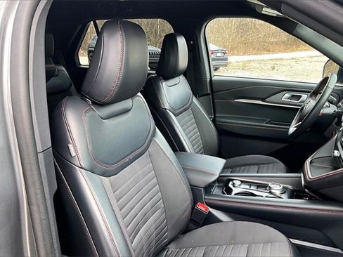 Used 2025 Ford Explorer ST-Line w/ ST-Line Street Pack image 7