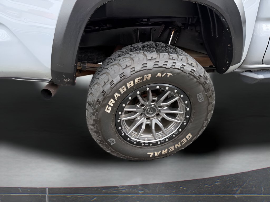 Used 2021 Toyota Tacoma SR5 w/ Trail Edition AWD/4WD image 12