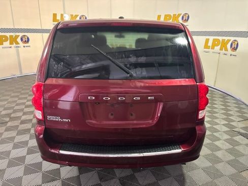 Used 2018 Dodge Grand Caravan SE w/ UConnect Hands-Free Group FWD image 2