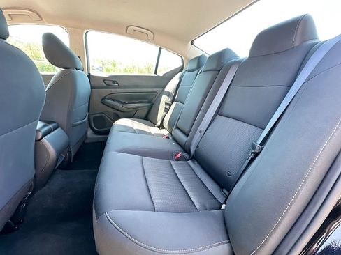 Used 2024 Nissan Altima 2.5 SV FWD image 4