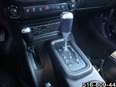 Used 2017 Jeep Wrangler Sahara image 22