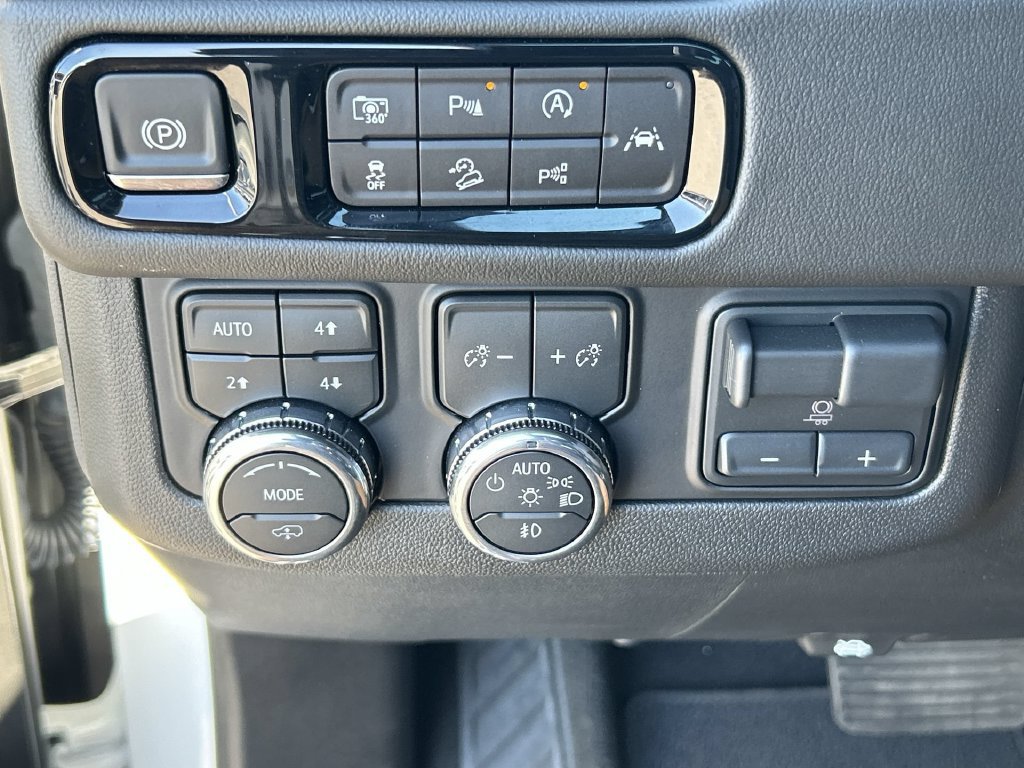Used 2026 GMC Yukon XL AT4 w/ AT4 Premium Plus Package AWD/4WD image 18