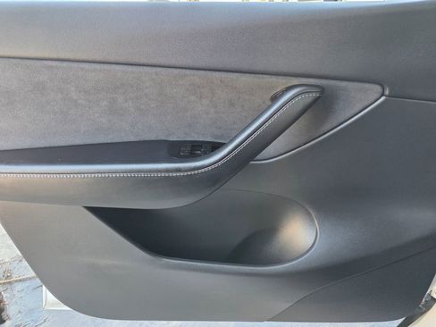 Used 2021 Tesla Model Y Long Range image 23