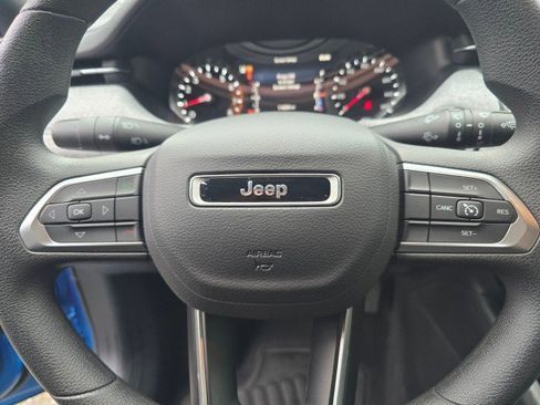 Used 2025 Jeep Compass Sport image 27