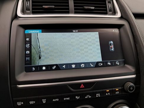 Used 2020 Jaguar E-PACE SE image 24