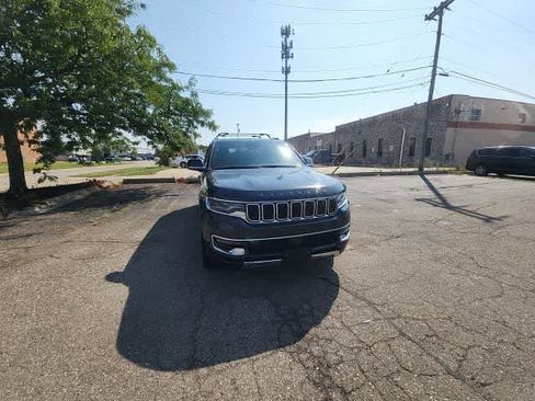 Used 2022 Jeep Wagoneer Series III w/ Premium Group I AWD/4WD image 5