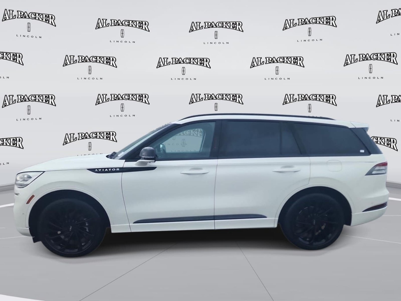 Certified 2024 Lincoln Aviator Reserve w/ Equipment Group 201A AWD/4WD image 2