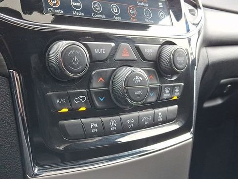 Used 2021 Jeep Grand Cherokee Laredo X image 16