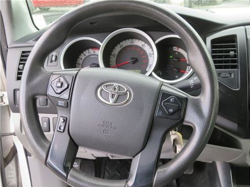 Used 2015 Toyota Tacoma 2WD Access Cab image 8