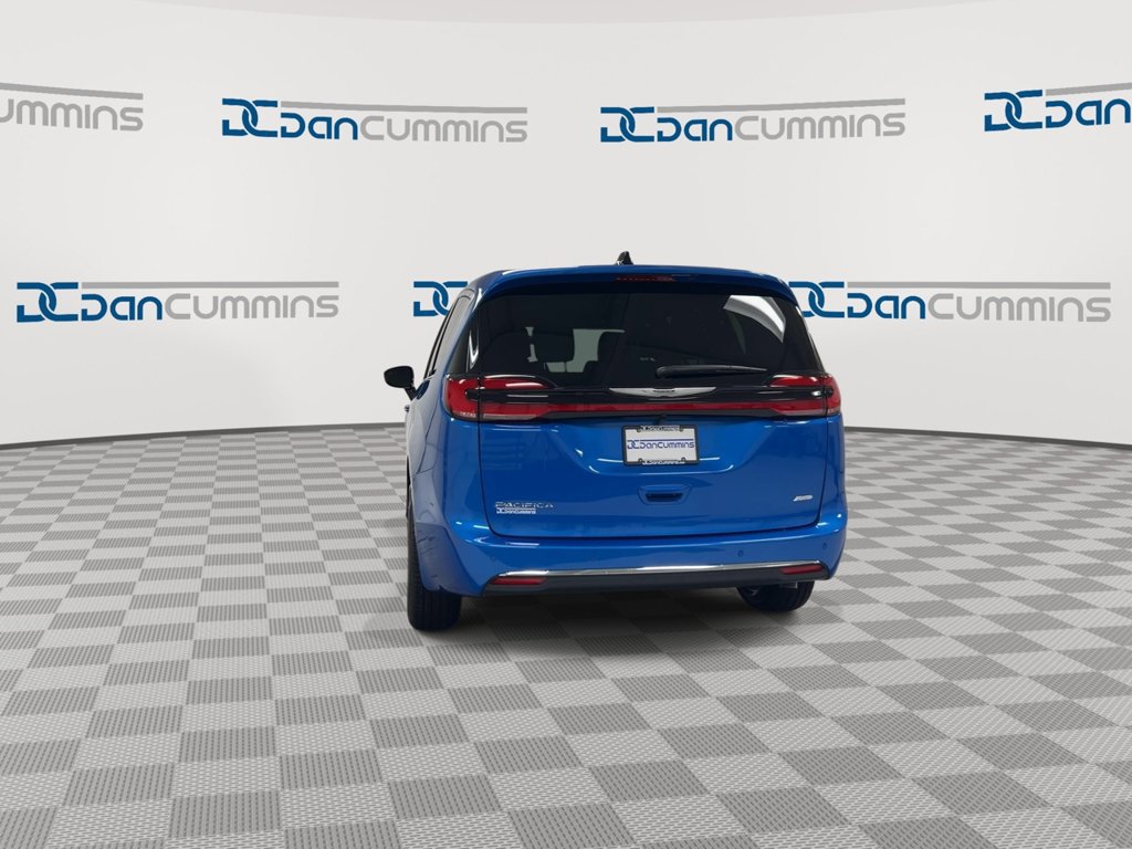 New 2026 Chrysler Pacifica Select AWD/4WD image 7