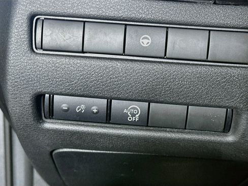 Used 2023 Nissan Rogue SV AWD/4WD image 17