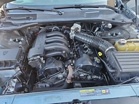 Used 2005 Chrysler 300 w/ Protection Group image 6