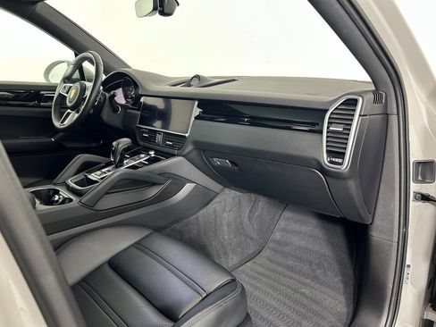 Certified 2023 Porsche Cayenne Coupe AWD/4WD image 22