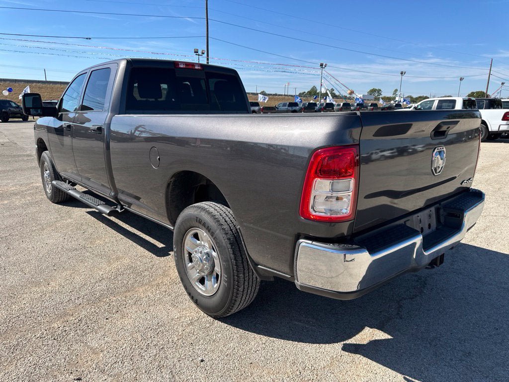 Used 2024 RAM 3500 Tradesman w/ Chrome Appearance Group AWD/4WD image 9