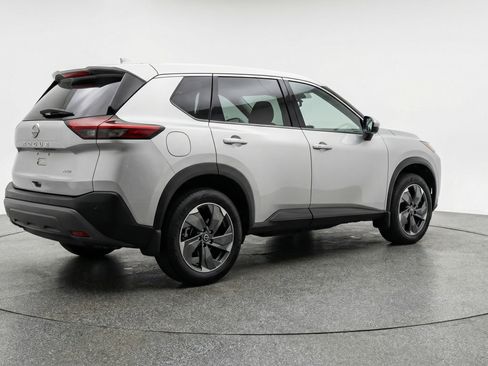 Used 2025 Nissan Rogue SV FWD image 9