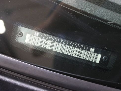 Used 2009 Saturn Sky Red Line RWD image 21