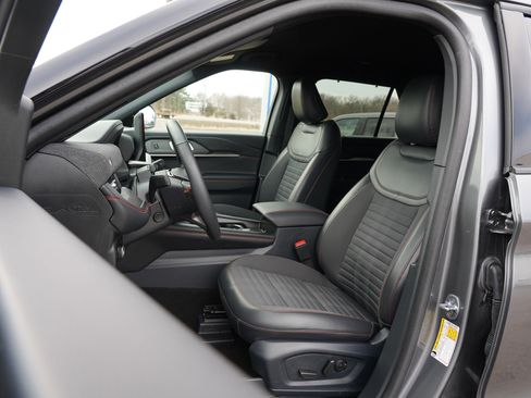 Used 2025 Ford Explorer ST-Line w/ Premium Package image 16