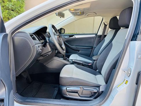 Used 2017 Volkswagen Jetta S image 16