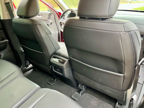 Used 2025 Nissan Pathfinder SL image 18