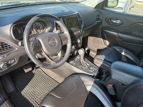 Used 2020 Jeep Cherokee Latitude Plus w/ Cold Weather Group AWD/4WD image 4