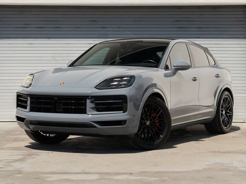Certified 2024 Porsche Cayenne S AWD/4WD image 1