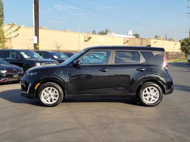 Used 2025 Kia Soul LX w/ LX Technology Package FWD image 8