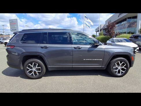 Used 2025 Jeep Grand Cherokee L Limited AWD/4WD image 9