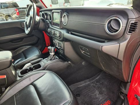 Used 2018 Jeep Wrangler Unlimited Sahara image 42