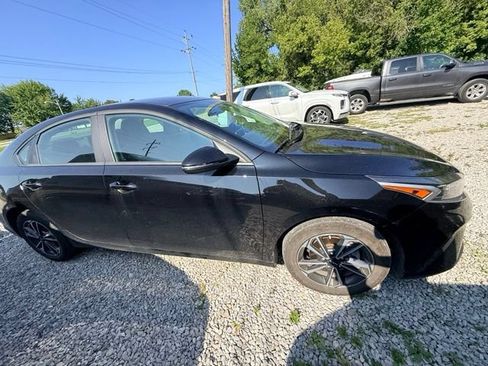 Used 2024 Kia Forte LXS w/ LXS Technology Package FWD image 6