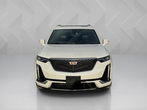 Used 2023 Cadillac XT6 Luxury FWD image 2