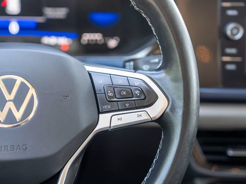 Certified 2023 Volkswagen Taos SE FWD image 19