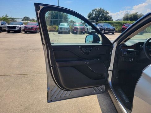Used 2023 Lincoln Aviator Reserve image 14