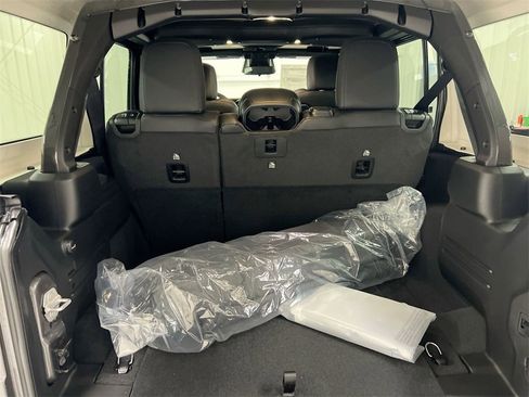 Used 2026 Jeep Wrangler Rubicon image 23