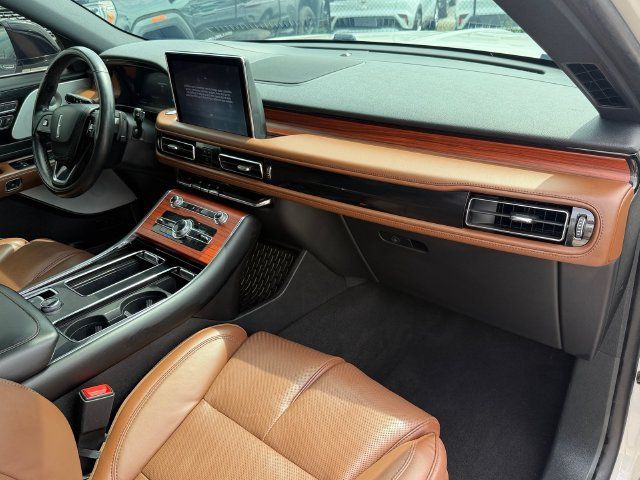 Used 2024 Lincoln Aviator Reserve w/ Equipment Group 201A AWD/4WD image 17