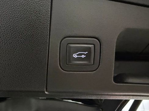 Used 2019 Cadillac XT4 Premium Luxury image 11