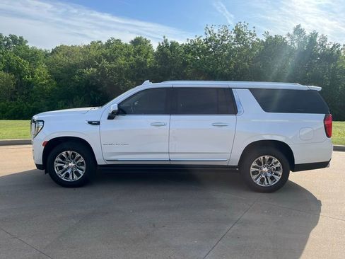 Used 2022 GMC Yukon XL Denali AWD/4WD image 2