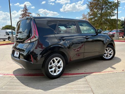 Used 2025 Kia Soul FWD image 6