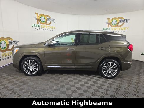 Used 2024 GMC Terrain Denali w/ Denali Premium Package AWD/4WD image 4