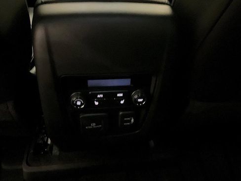 Used 2024 Buick Enclave Avenir image 32