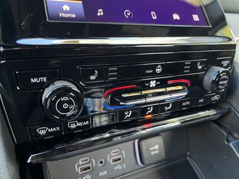 New 2025 Jeep Grand Cherokee L Altitude image 37